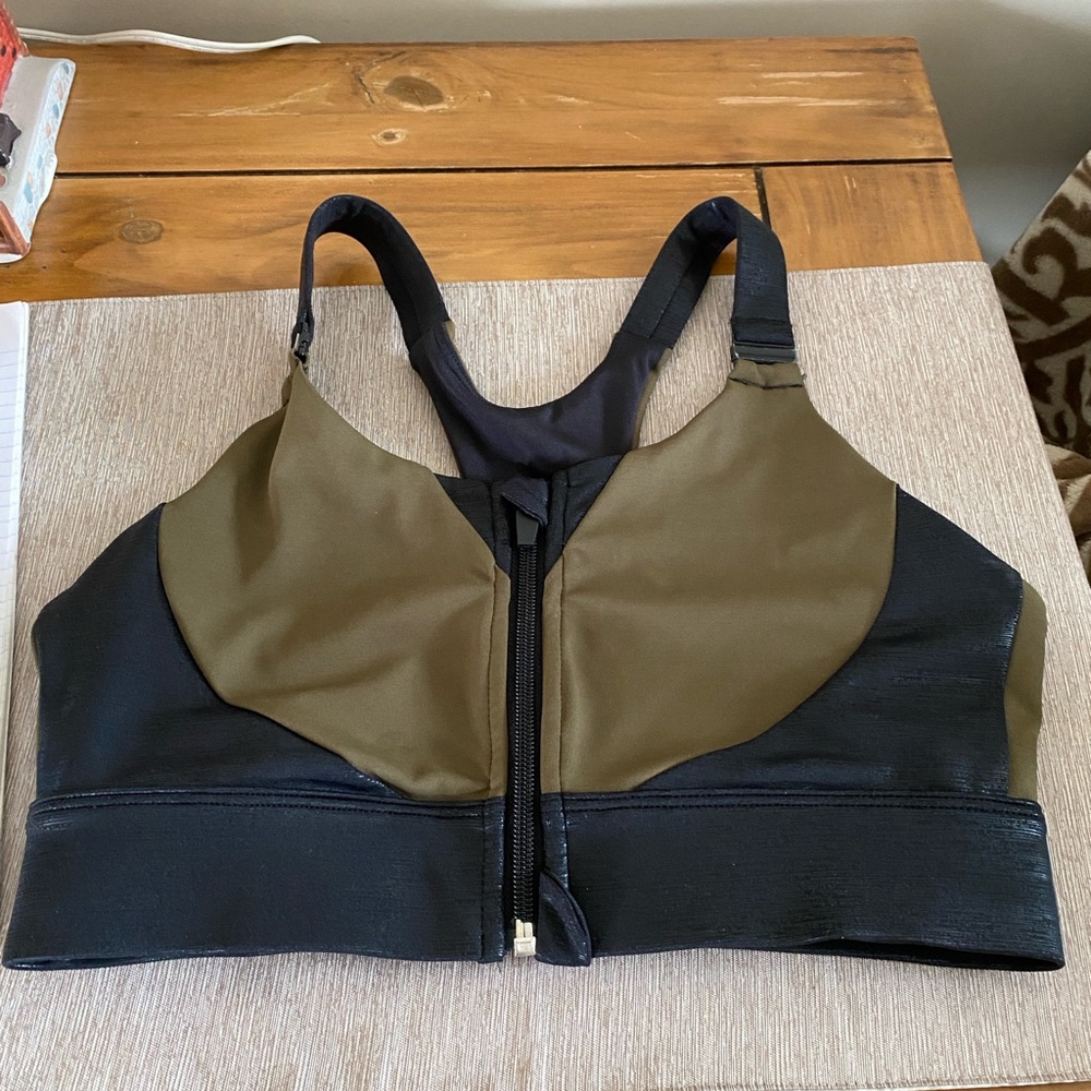 Zyia Acid Light n Tight Zippered Bra